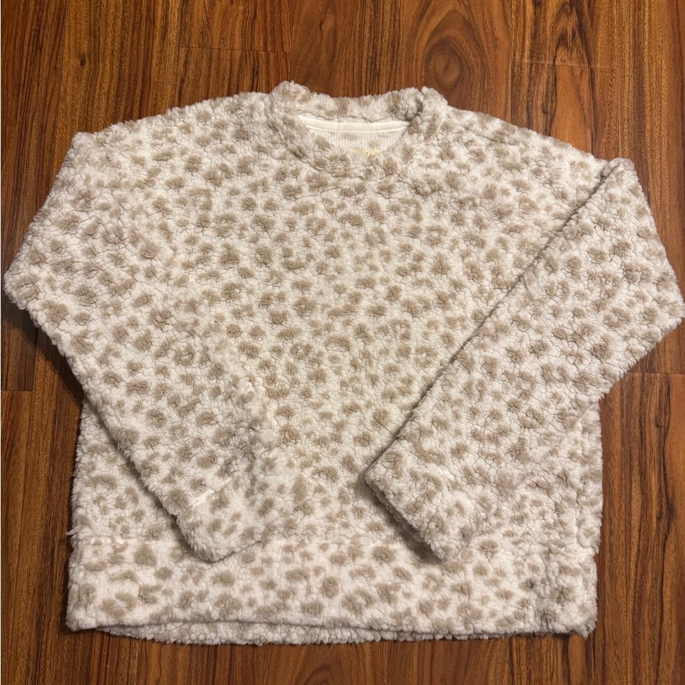 Sherpa cheetah print cream sweater never worn